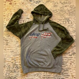 YEE YEE Hoodie. Med. E1